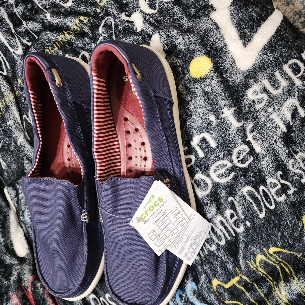 Crocs Classic Navy Slip-Ons